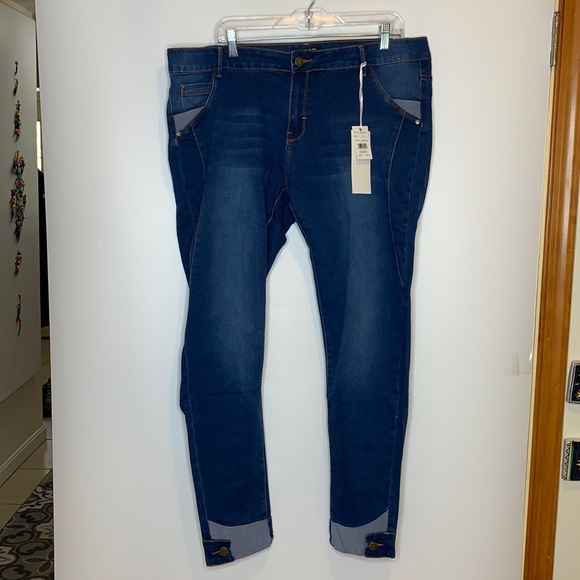 NWT Gazoz Blue Jeans Pockets size 22 WOMENS PLUS SIZE New with Tags - Picture 1 of 8
